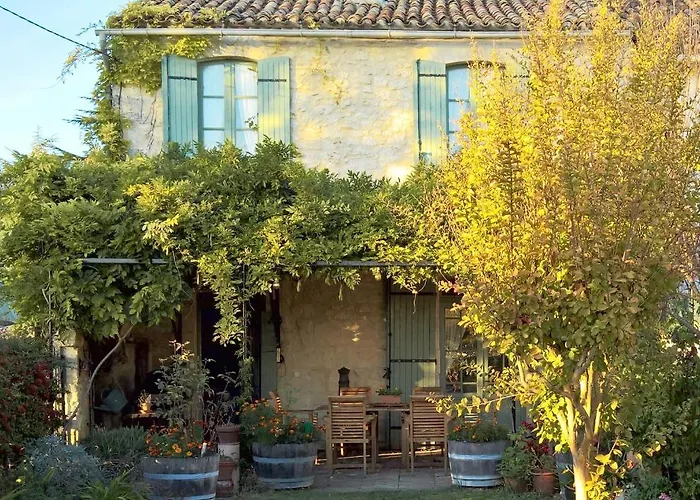 Les Glycines Bed & Breakfast